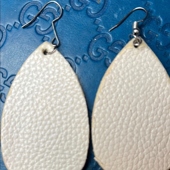 Elegant Gold and Cream Earrings Set 3 pairs - Picture 6 of 8